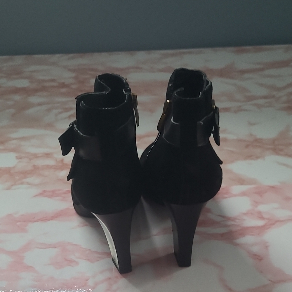 EUC Franco Sarto Idrina Black Suede Ankle Boots Gold Straps Sz 7.5M - Picture 5 of 10